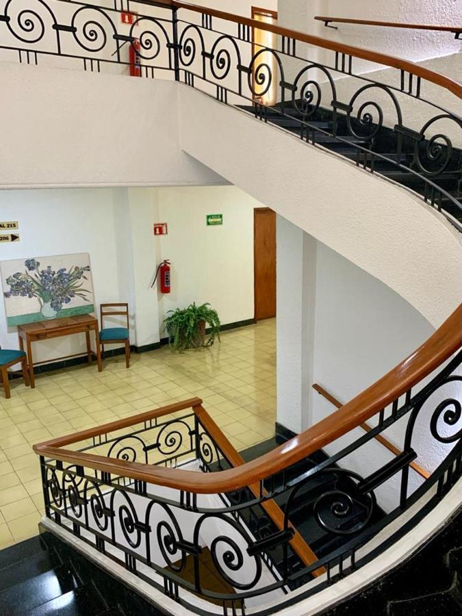 Hotel Capri De Leon Mexico Экстерьер фото